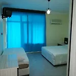 Delphin 3* Side
