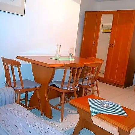 Delphin 3* Side